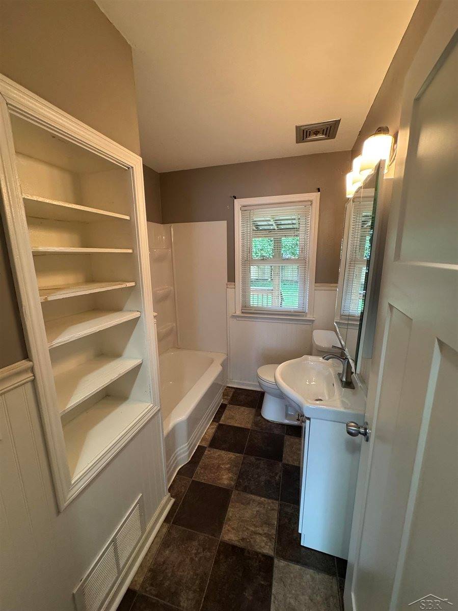 1954 Holcomb Street, Saginaw, MI 48602