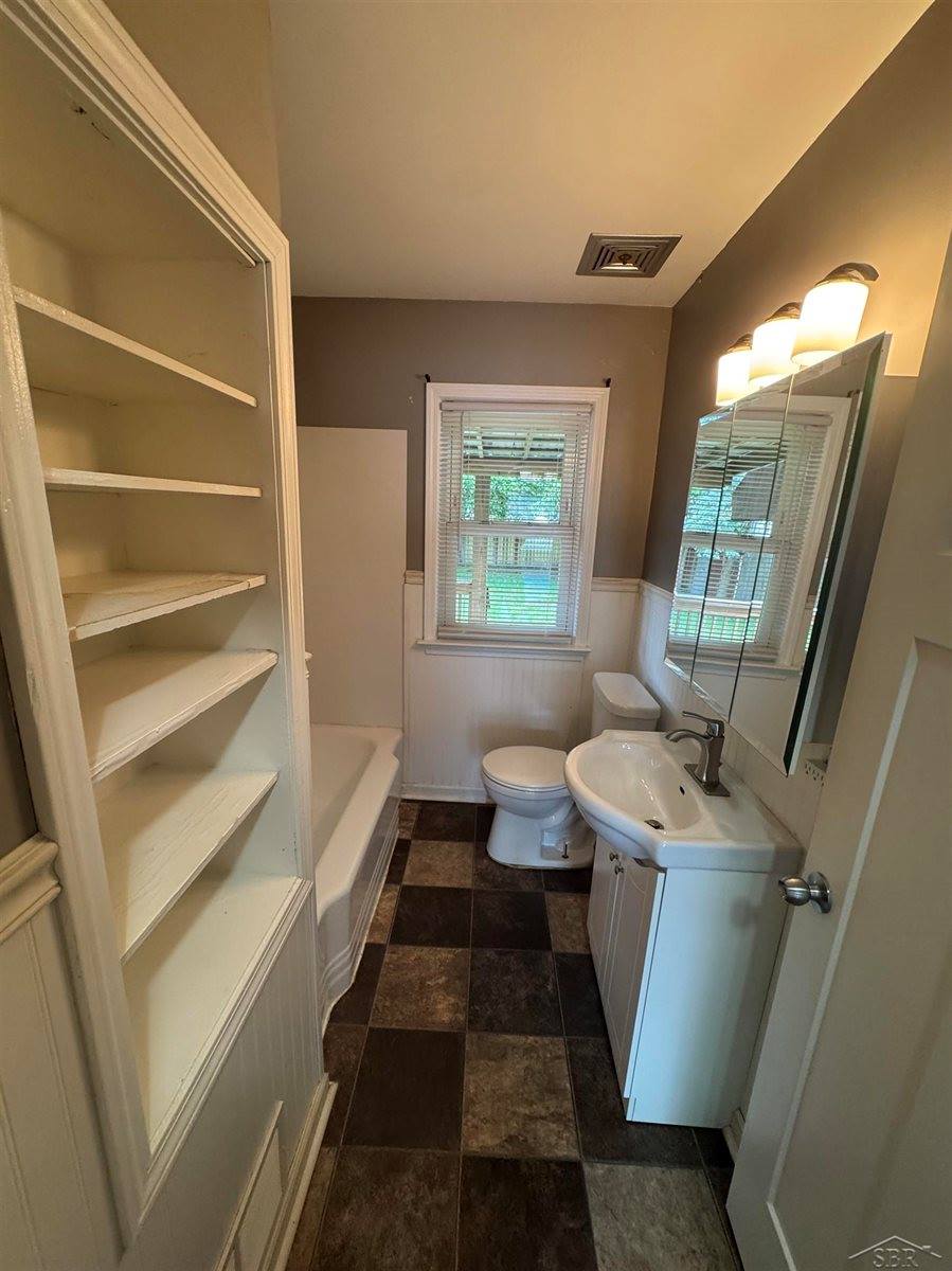 1954 Holcomb Street, Saginaw, MI 48602