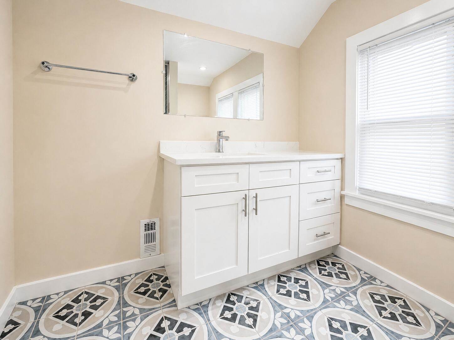 4134 South 1st St, Milwaukee, WI 53207