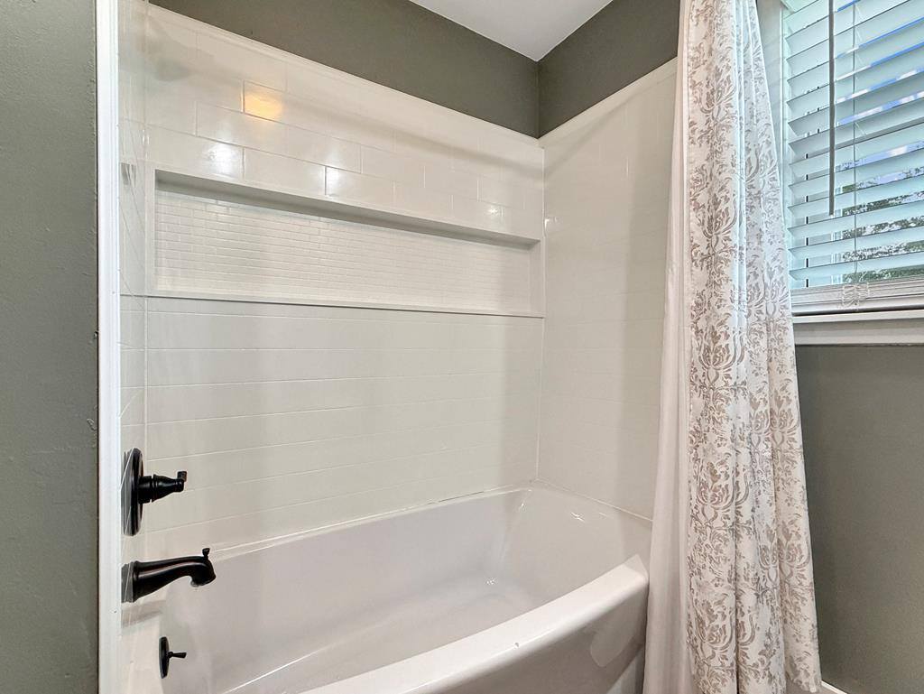 1008 Columbus Cir S, Ashland, OH 44805