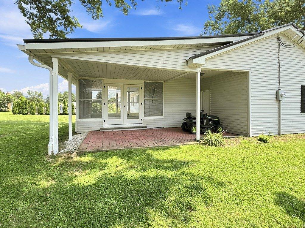 1008 Columbus Cir S, Ashland, OH 44805