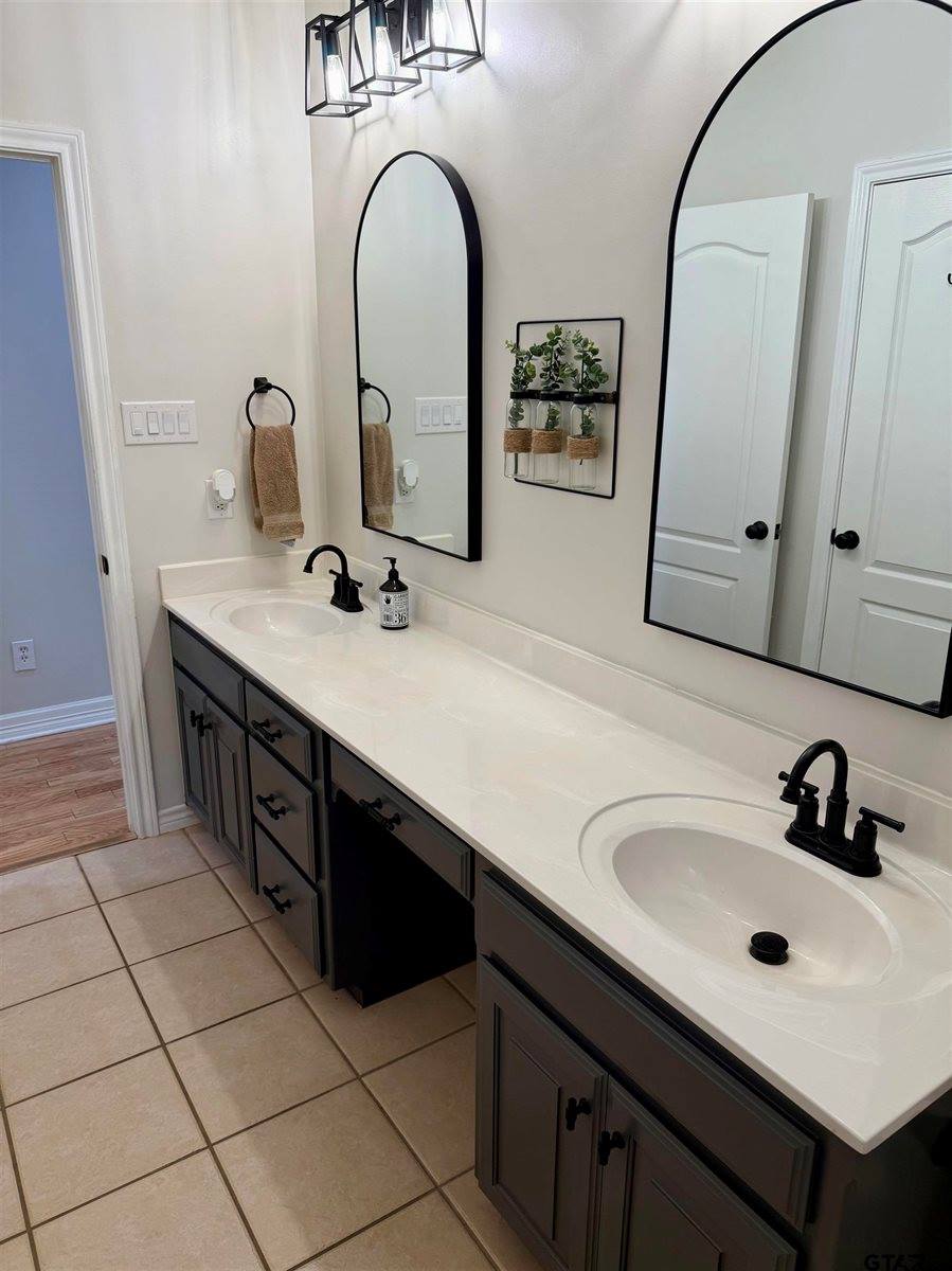 3855 Broadmoore Ct, Tyler, TX 75707