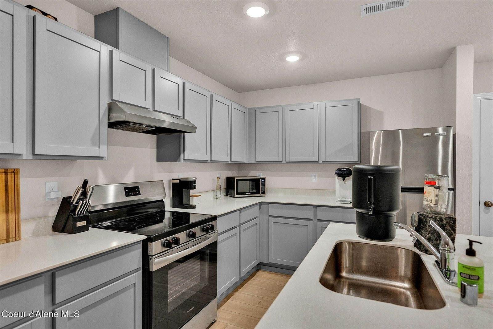 287 East Lupine Ln, Hayden, ID 83835