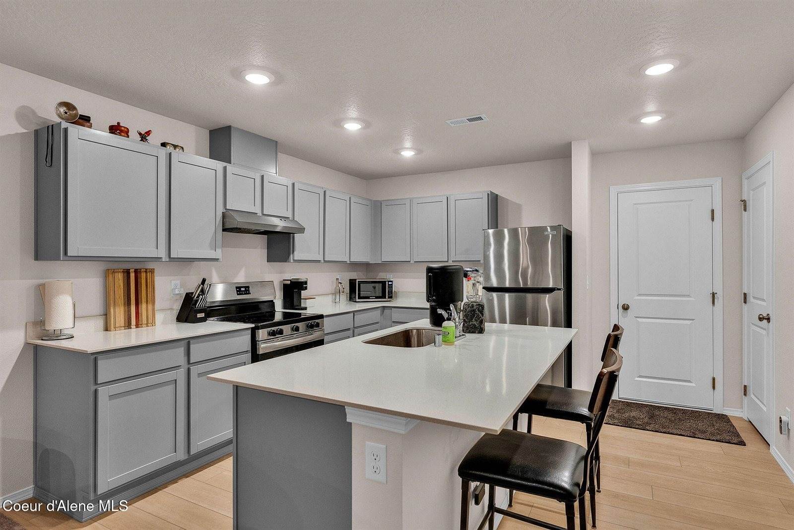 287 East Lupine Ln, Hayden, ID 83835