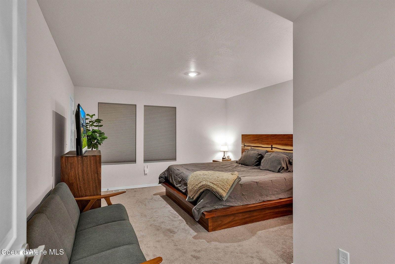 287 East Lupine Ln, Hayden, ID 83835