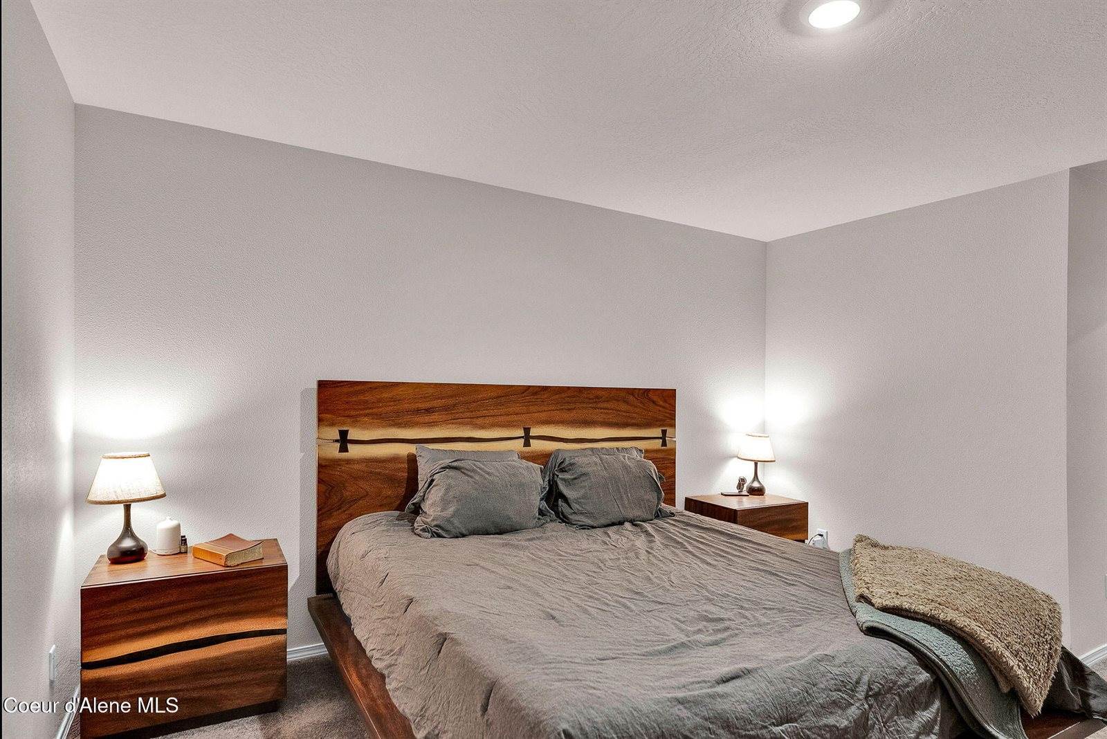 287 East Lupine Ln, Hayden, ID 83835