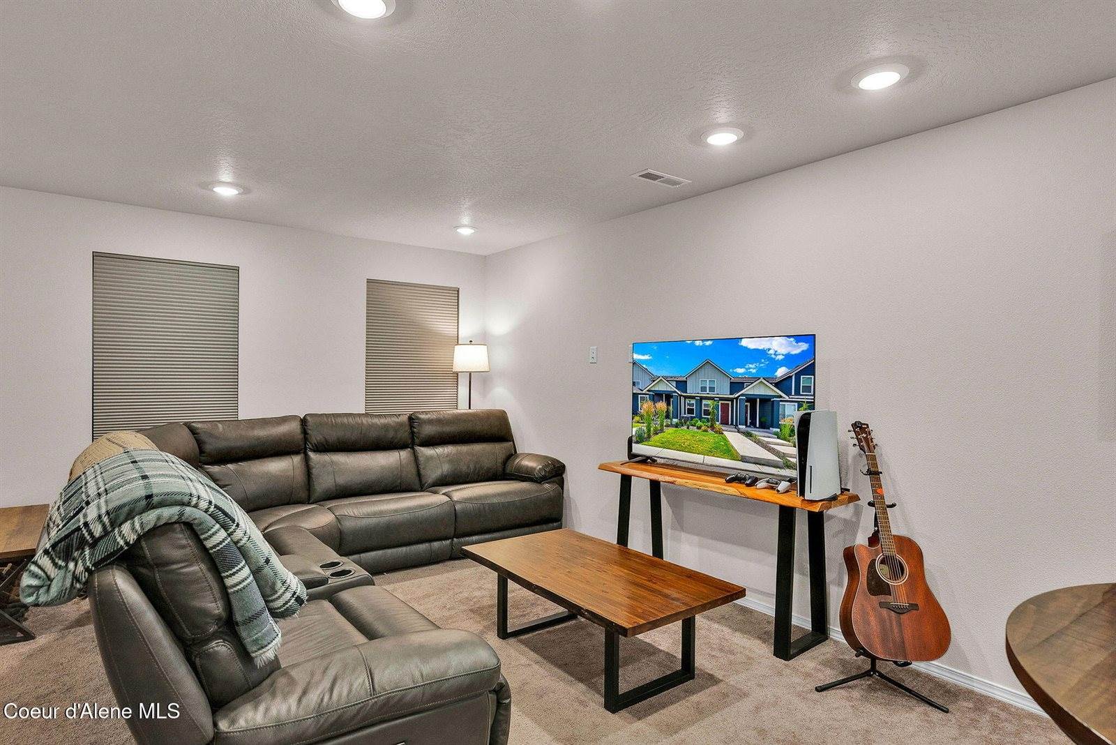 287 East Lupine Ln, Hayden, ID 83835