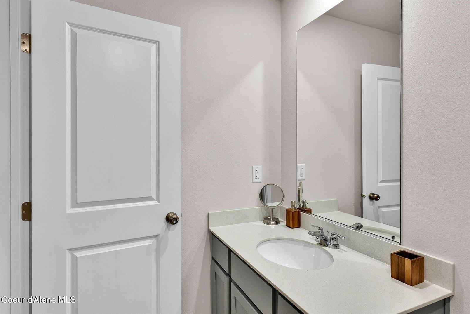 287 East Lupine Ln, Hayden, ID 83835
