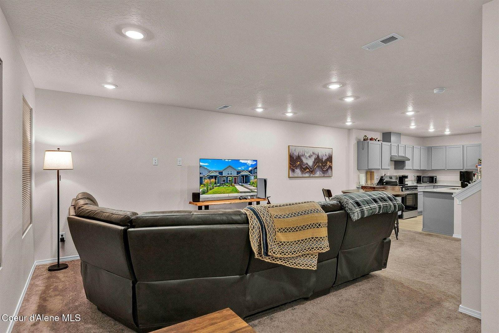 287 East Lupine Ln, Hayden, ID 83835