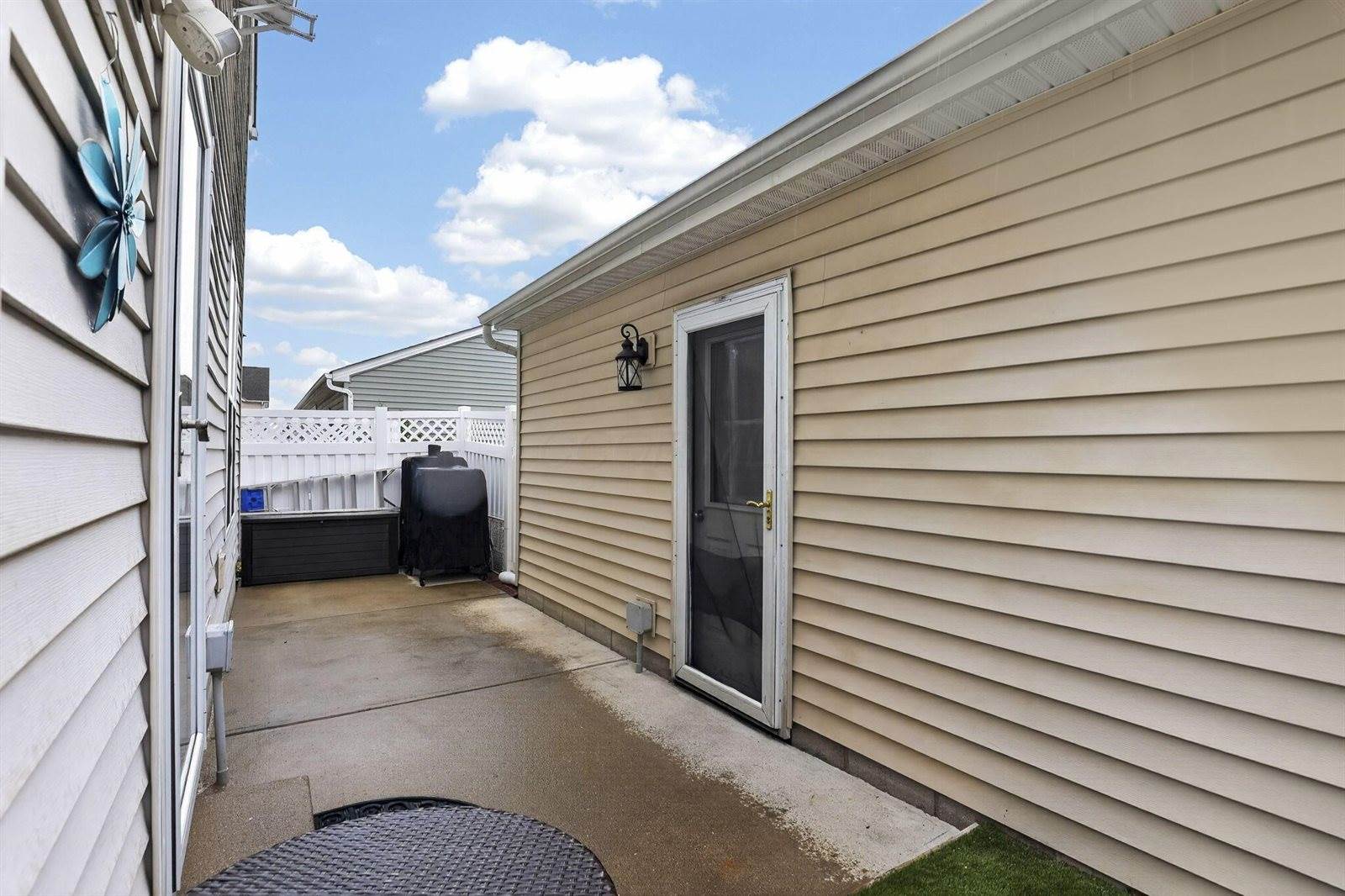 7911 Ashenden Drive, Blacklick, OH 43004