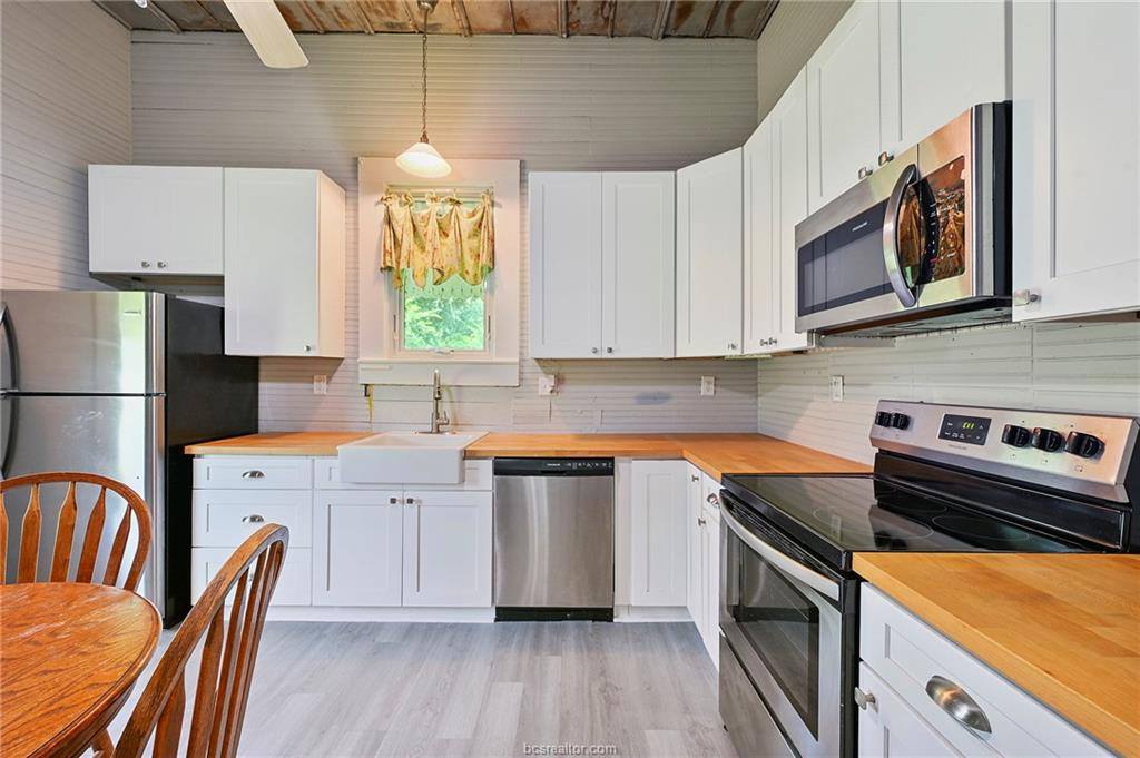 326 5th Street, Somerville, TX 77879