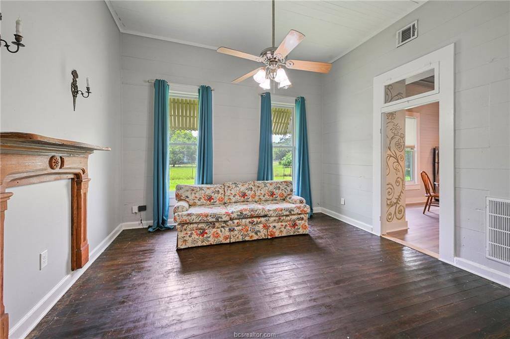 326 5th Street, Somerville, TX 77879