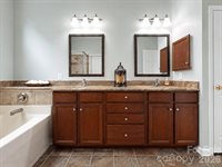 122 Nantucket Court, Mooresville, NC 28117