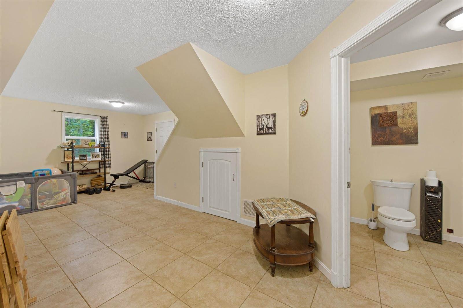 173 County Woods Road, Newport, ME 04953