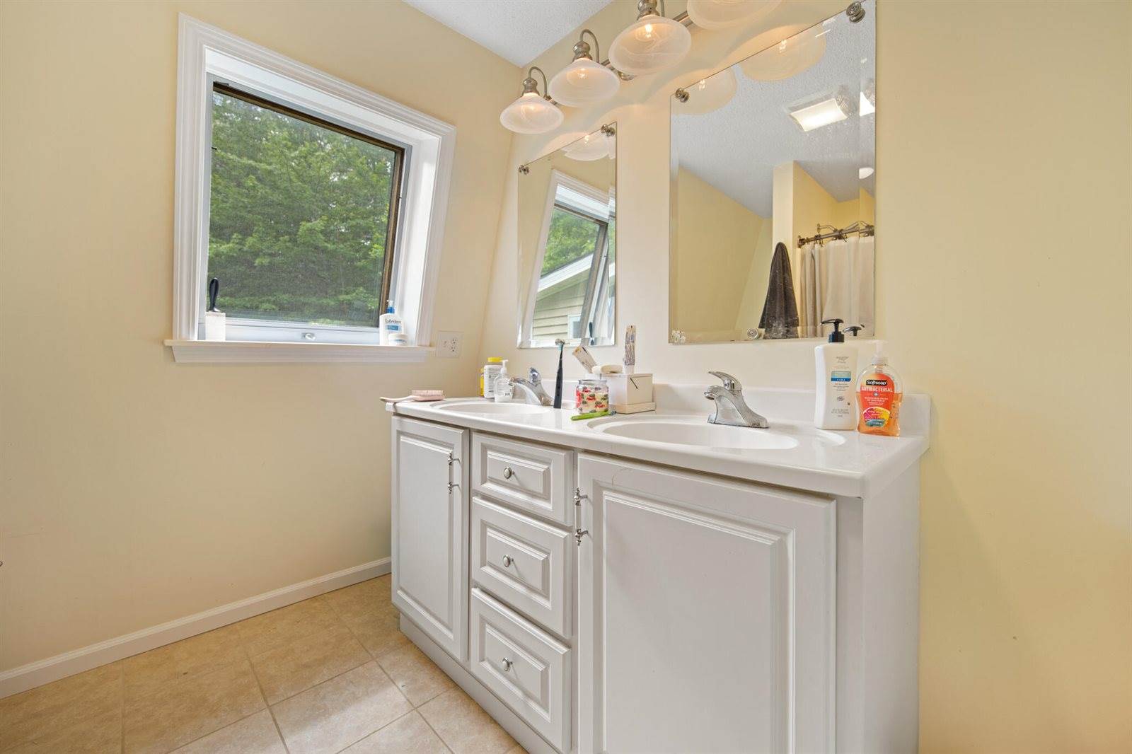 173 County Woods Road, Newport, ME 04953