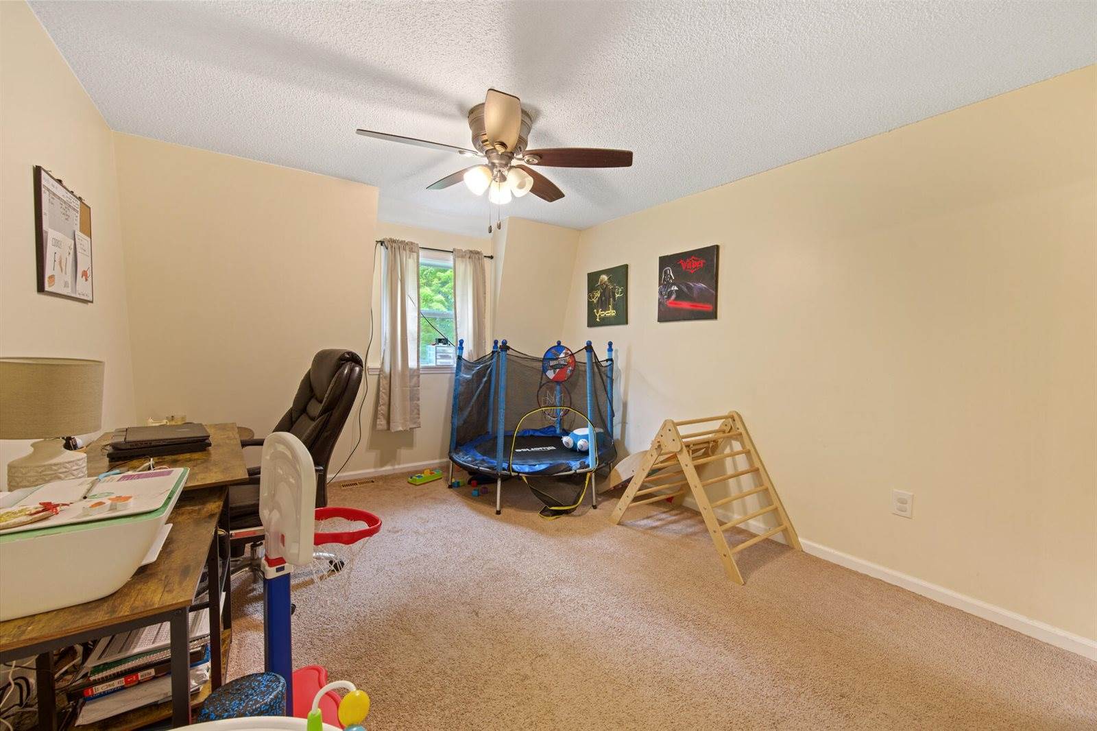 173 County Woods Road, Newport, ME 04953