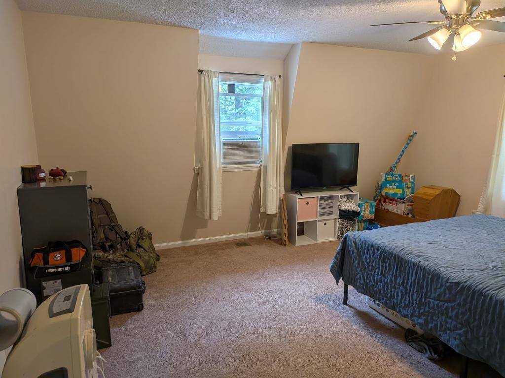 173 County Woods Road, Newport, ME 04953
