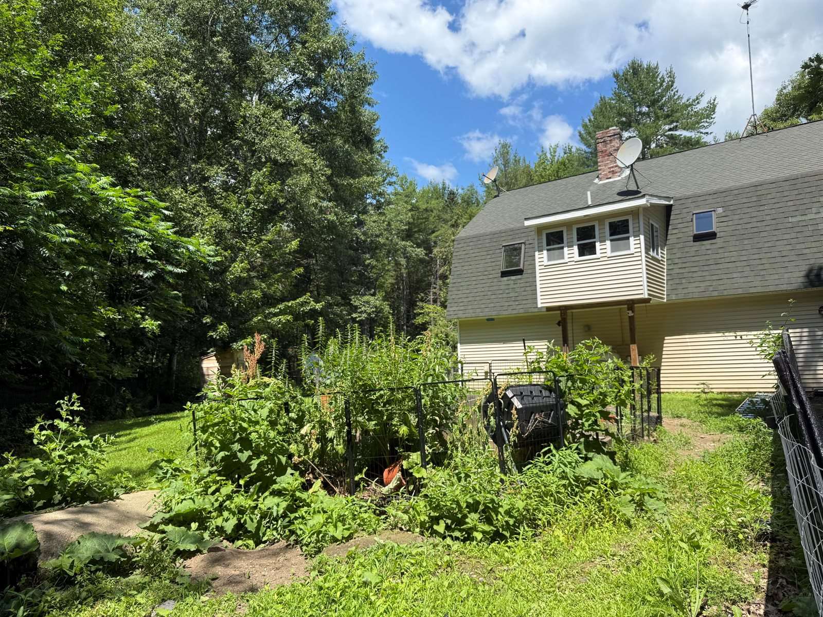 173 County Woods Road, Newport, ME 04953