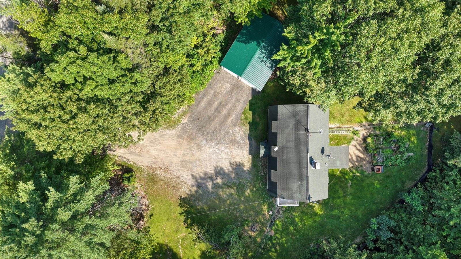 173 County Woods Road, Newport, ME 04953