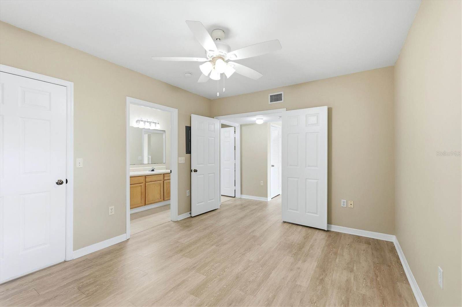 1015 Villagio Circle, Sarasota, FL 34237