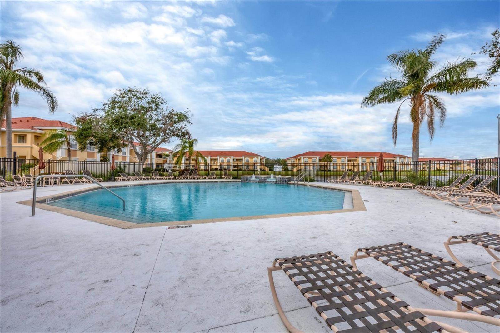1015 Villagio Circle, Sarasota, FL 34237