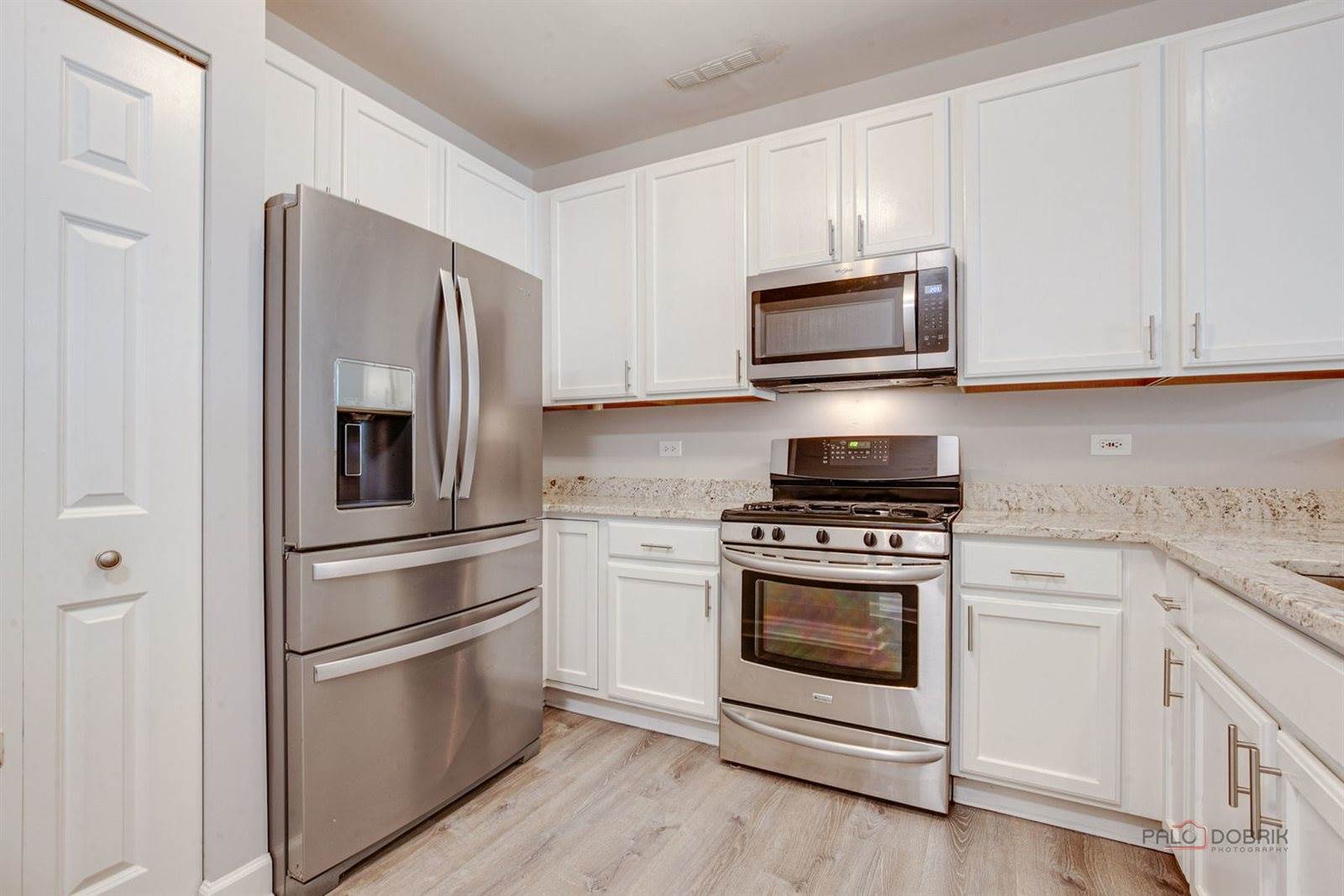 3124 Falling Waters Lane, Lindenhurst, IL 60046