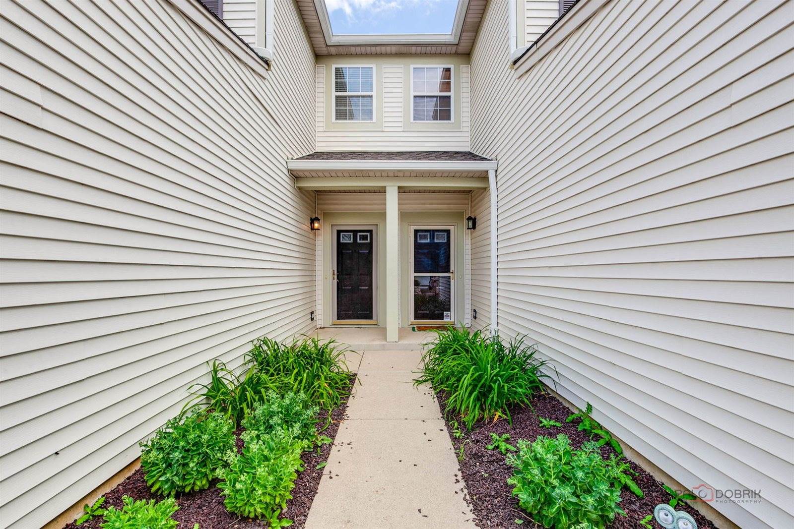 3124 Falling Waters Lane, Lindenhurst, IL 60046
