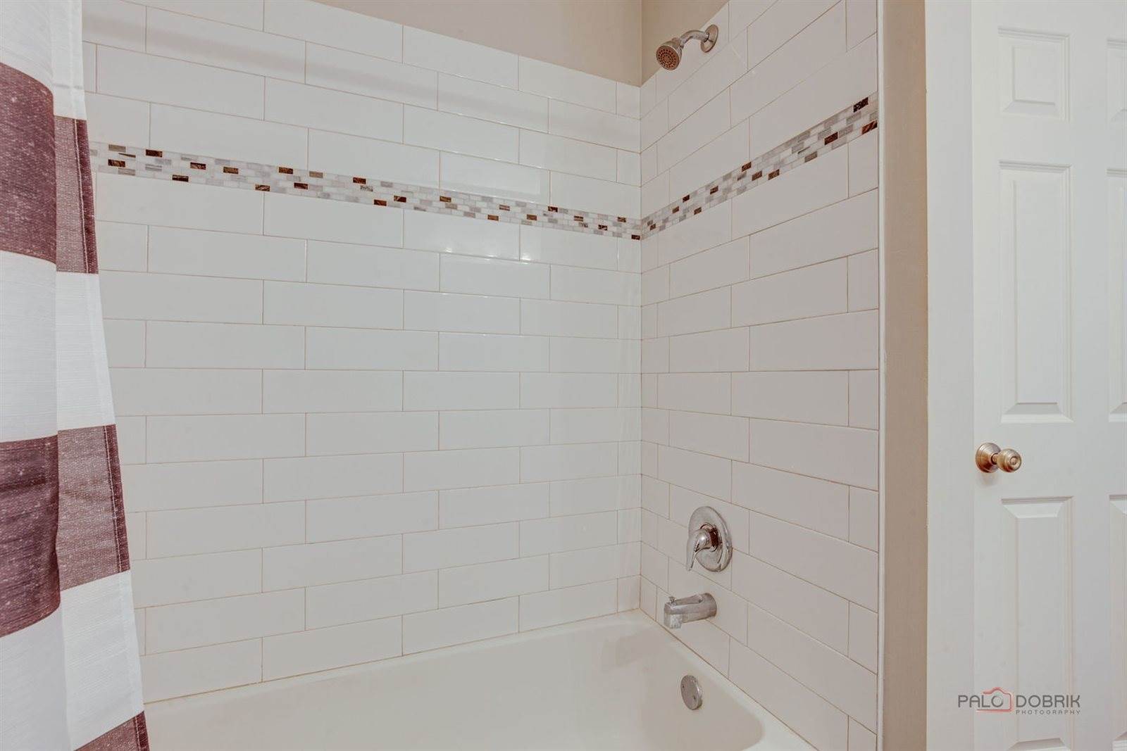 3124 Falling Waters Lane, Lindenhurst, IL 60046