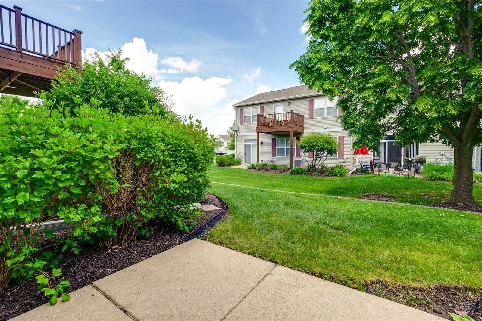 3124 Falling Waters Lane, Lindenhurst, IL 60046