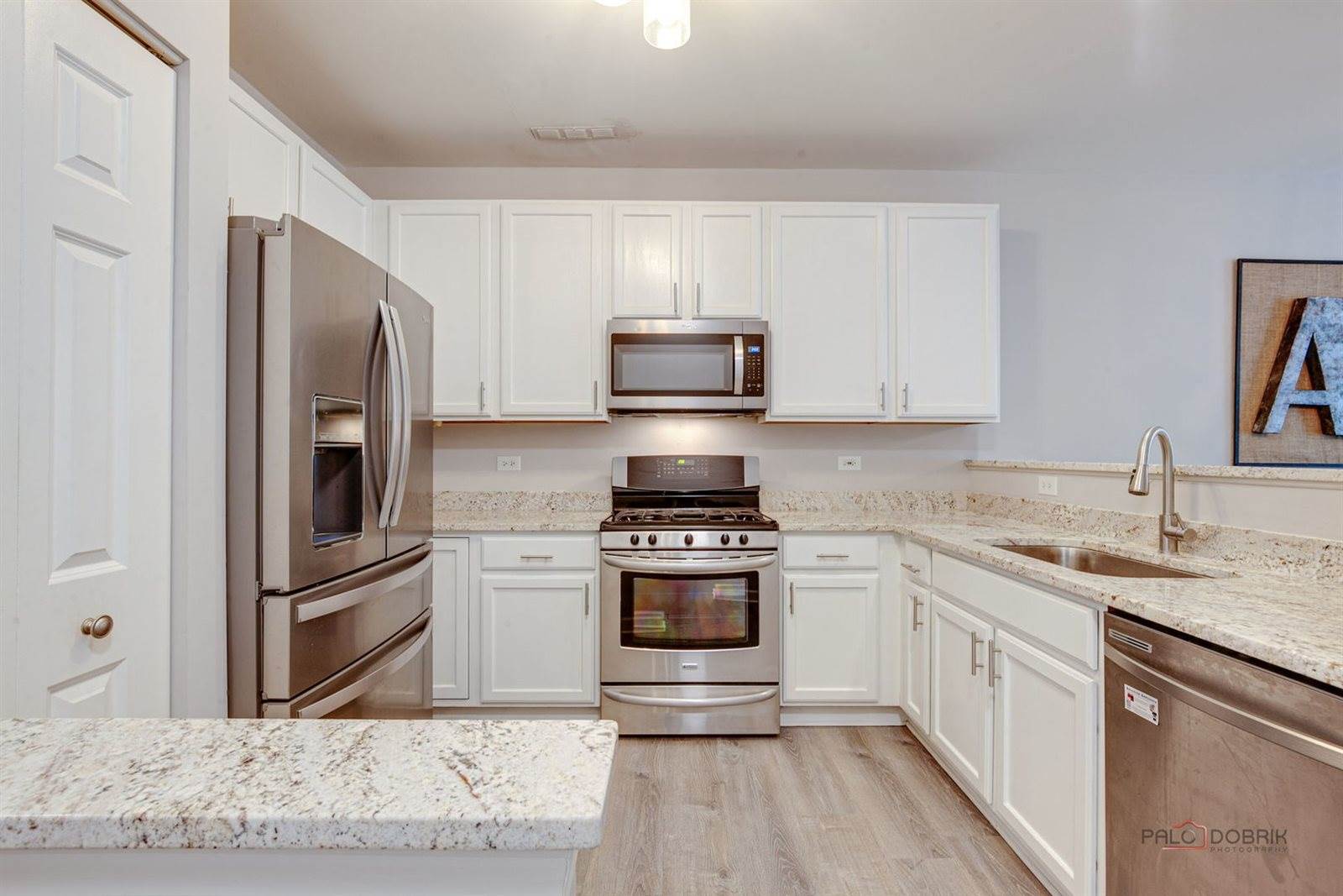 3124 Falling Waters Lane, Lindenhurst, IL 60046