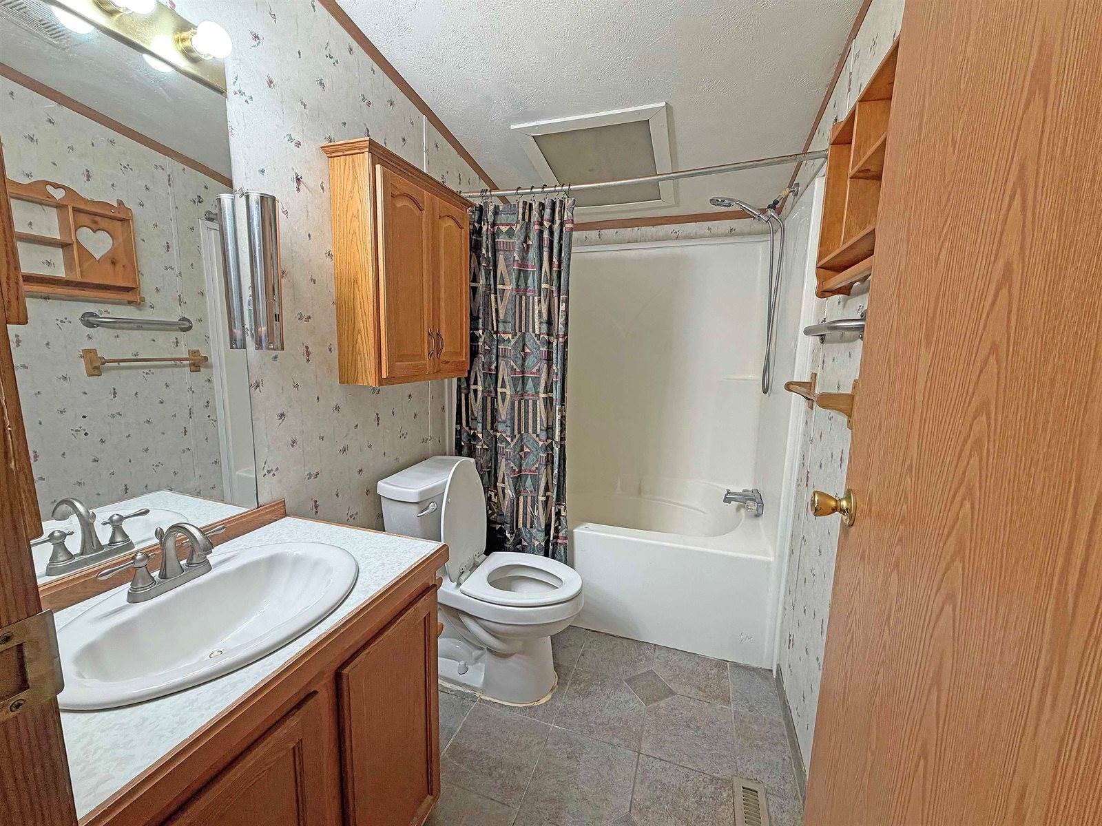 300 Winegars Road, Gladwin, MI 48624