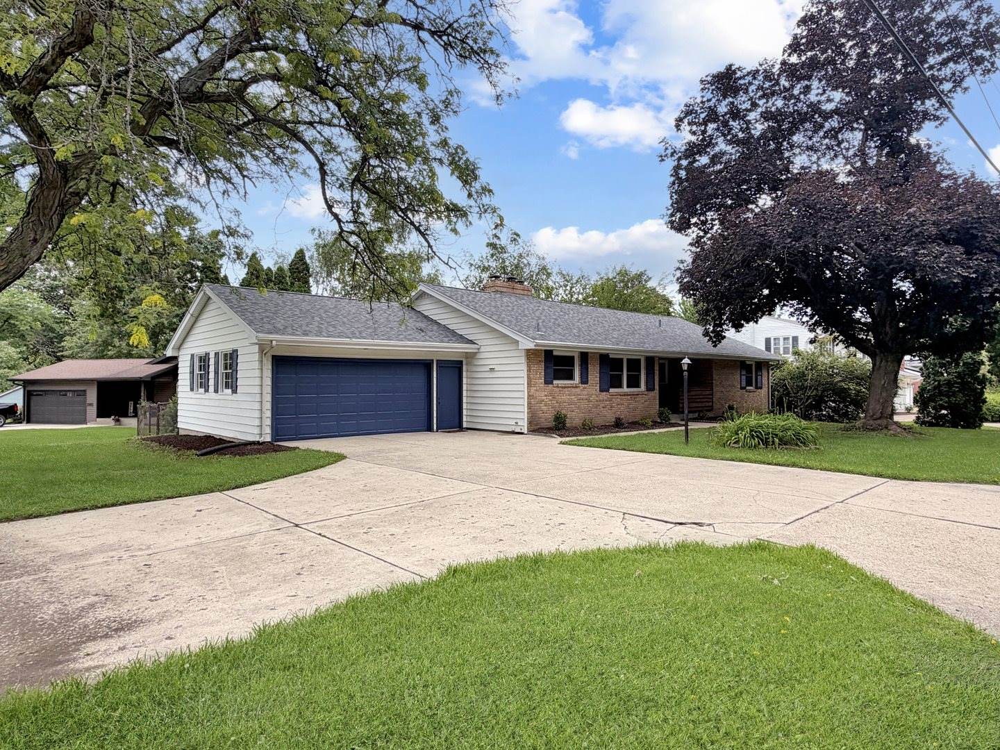1734 West Stephenson Street, Freeport, IL 61032
