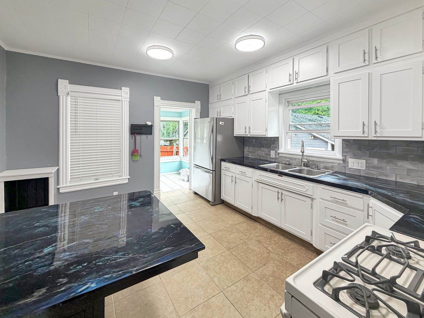 625 West Ringold Street, Freeport, IL 61032