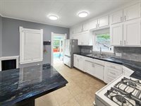 625 West Ringold Street, Freeport, IL 61032