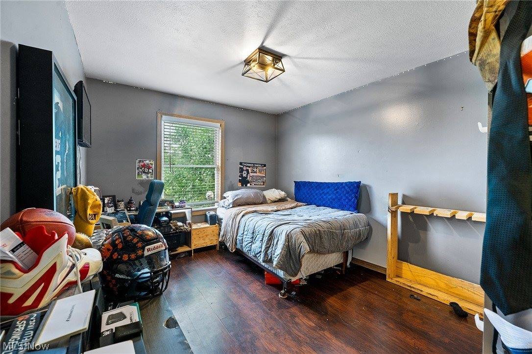 10460 Carrie Drive, New Middletown, OH 44442