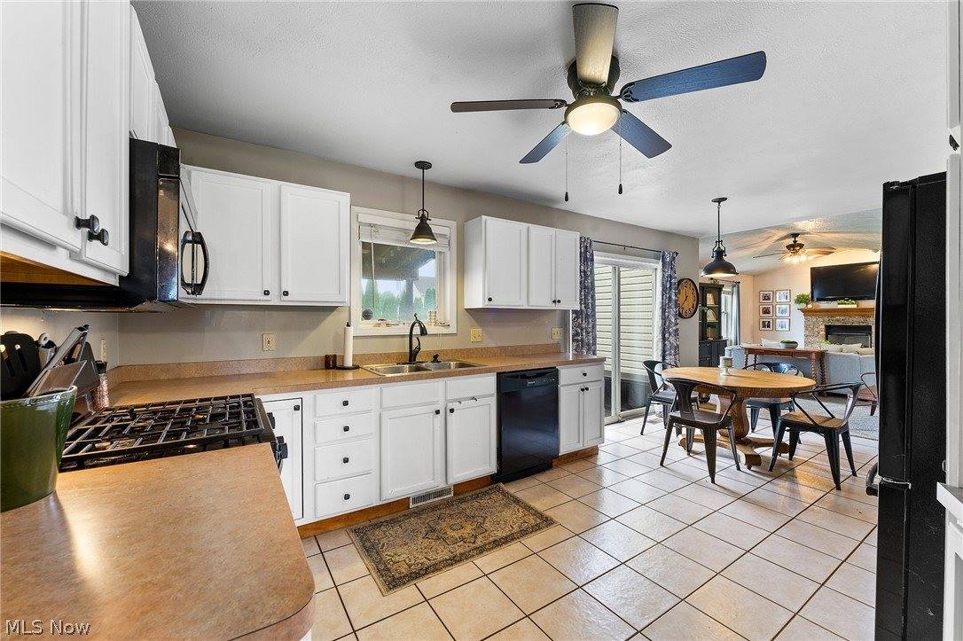 10460 Carrie Drive, New Middletown, OH 44442
