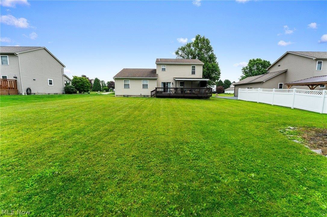 10460 Carrie Drive, New Middletown, OH 44442