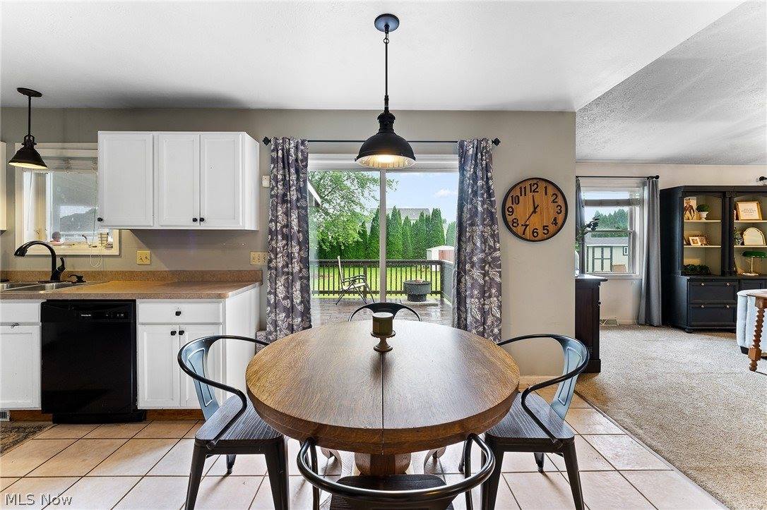 10460 Carrie Drive, New Middletown, OH 44442
