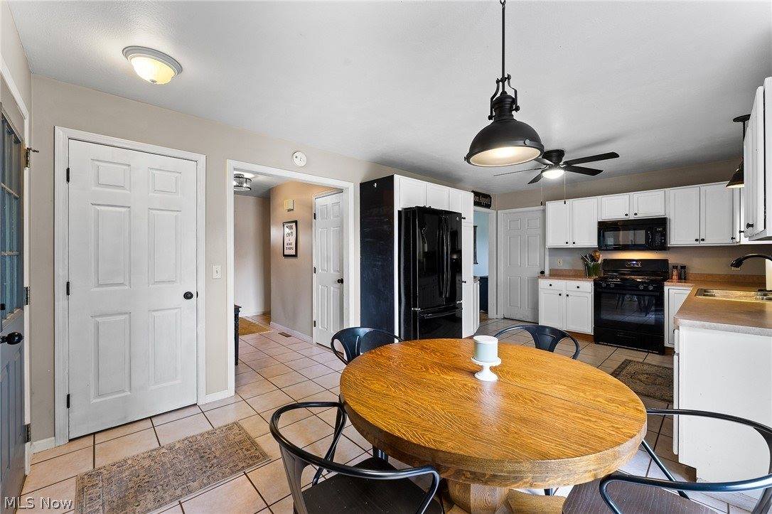 10460 Carrie Drive, New Middletown, OH 44442