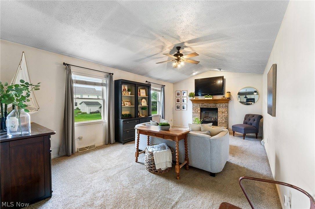 10460 Carrie Drive, New Middletown, OH 44442