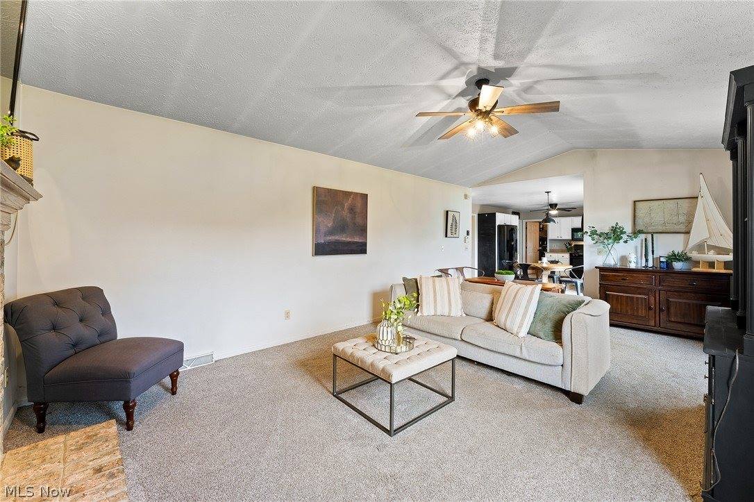 10460 Carrie Drive, New Middletown, OH 44442