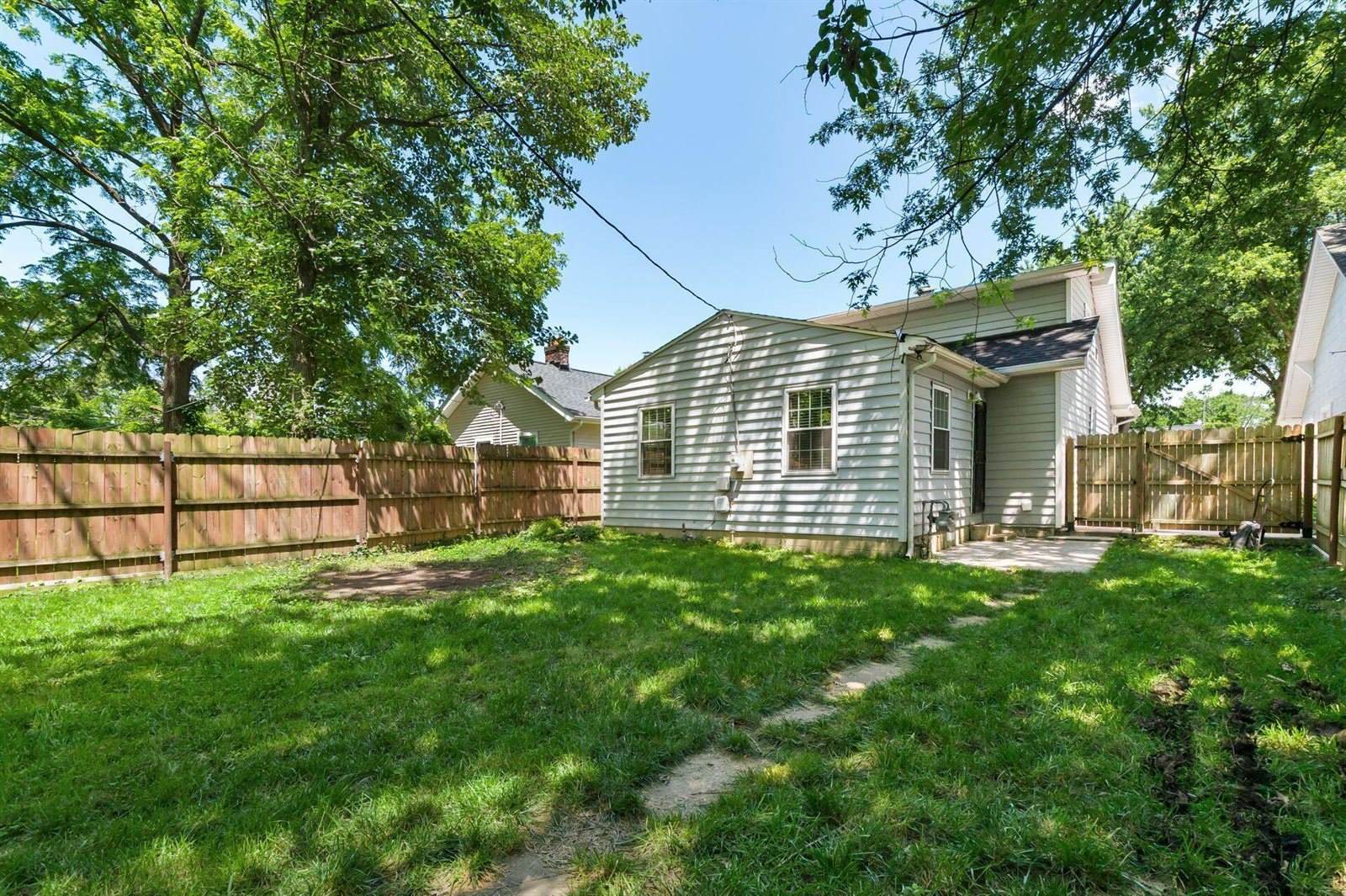 2051 Briarwood Avenue, Columbus, OH 43211