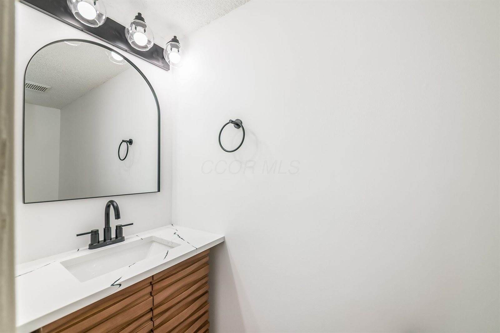6428 Berry Pond Way, Canal Winchester, OH 43110