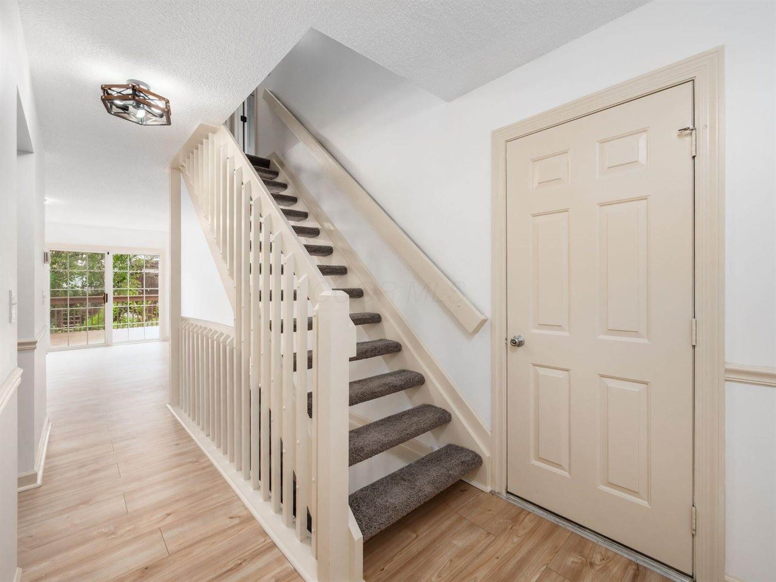 2032 Burbridge Lane, Hilliard, OH 43026