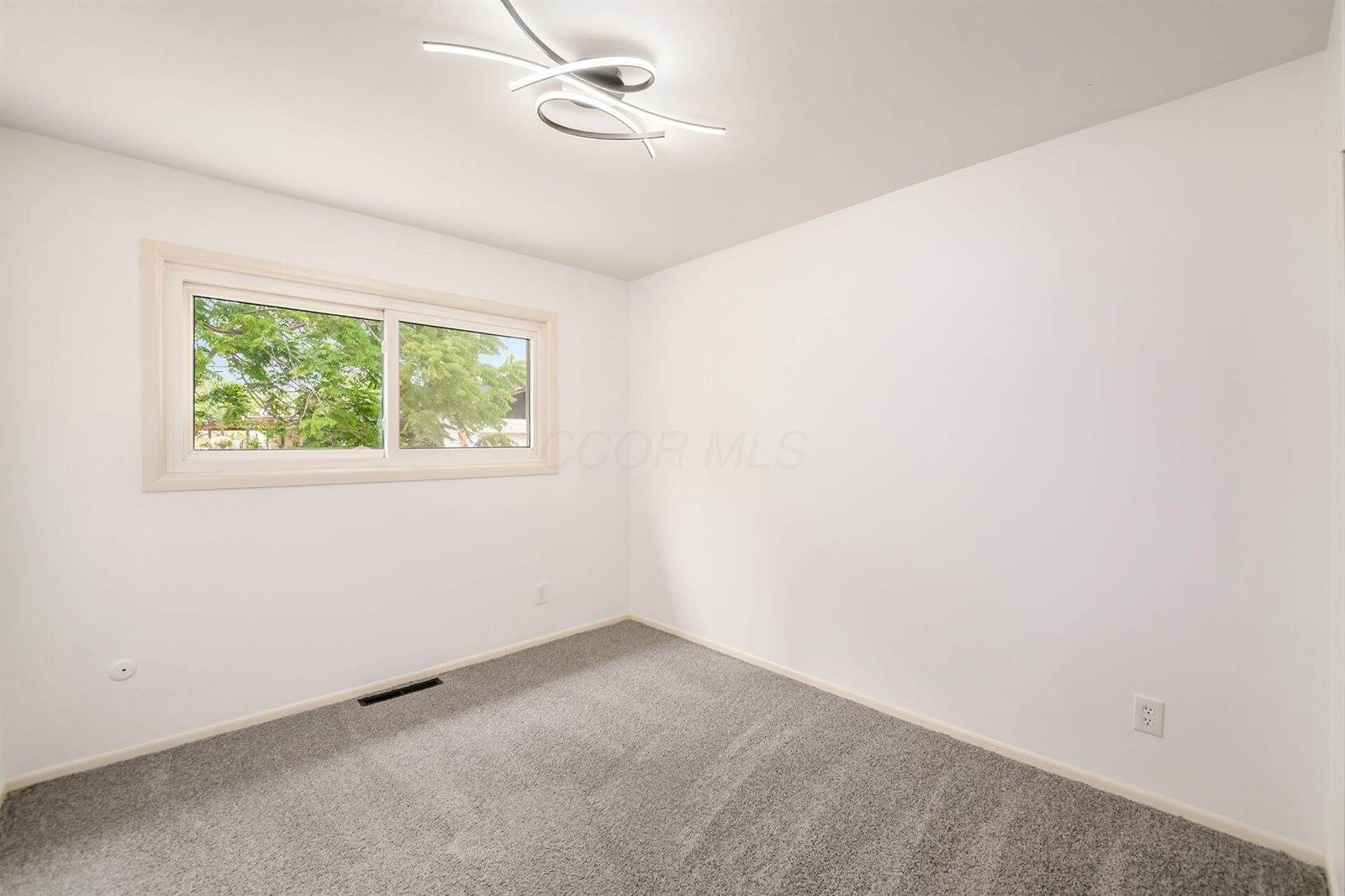 3849 Laguna Drive, Columbus, OH 43232