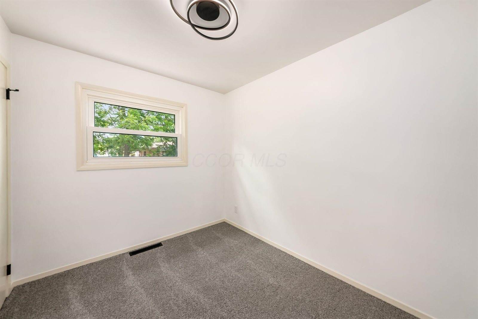 3849 Laguna Drive, Columbus, OH 43232