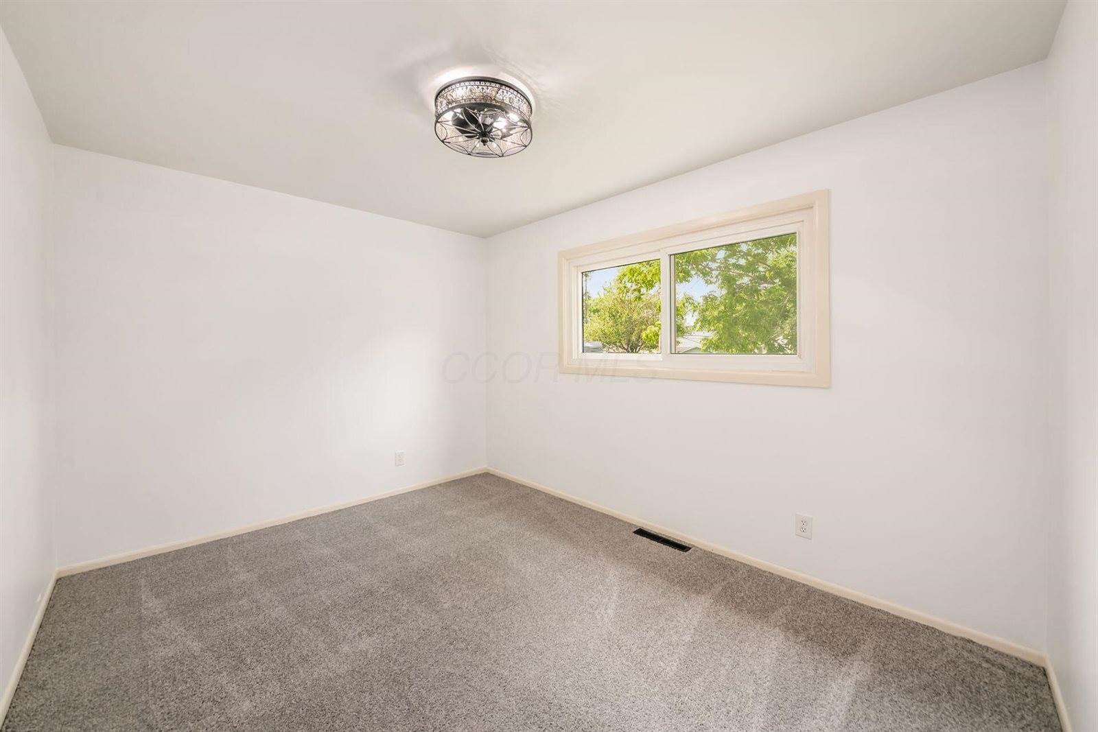 3849 Laguna Drive, Columbus, OH 43232