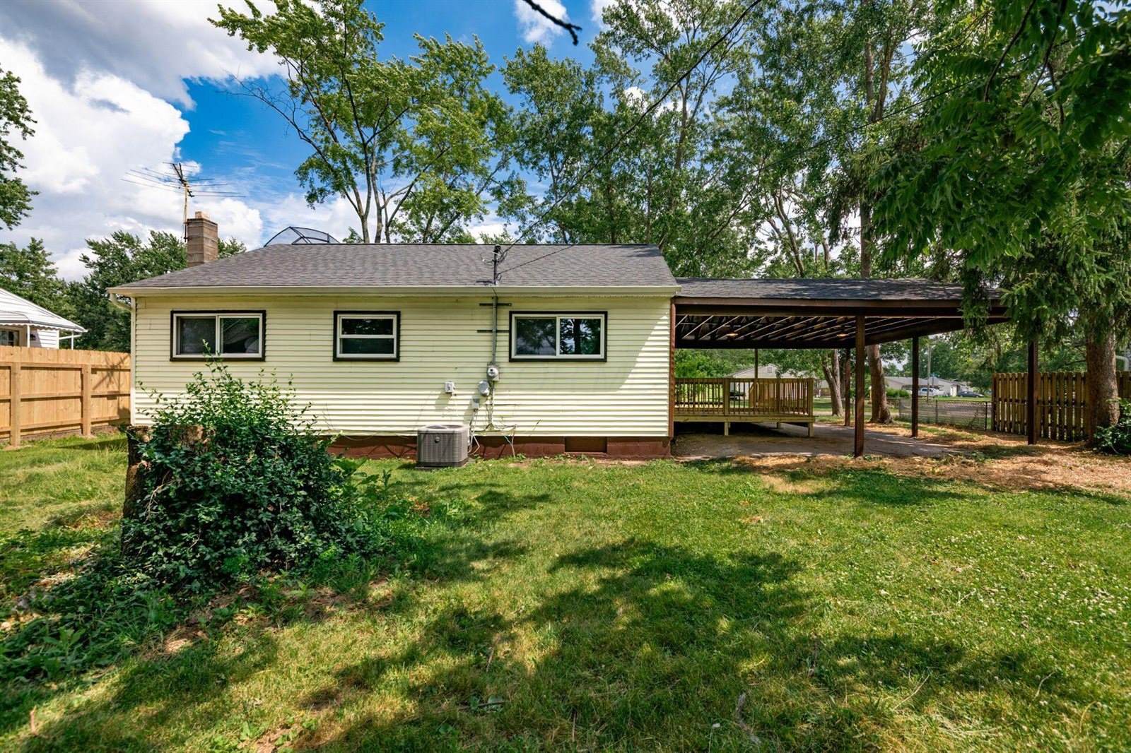 3849 Laguna Drive, Columbus, OH 43232