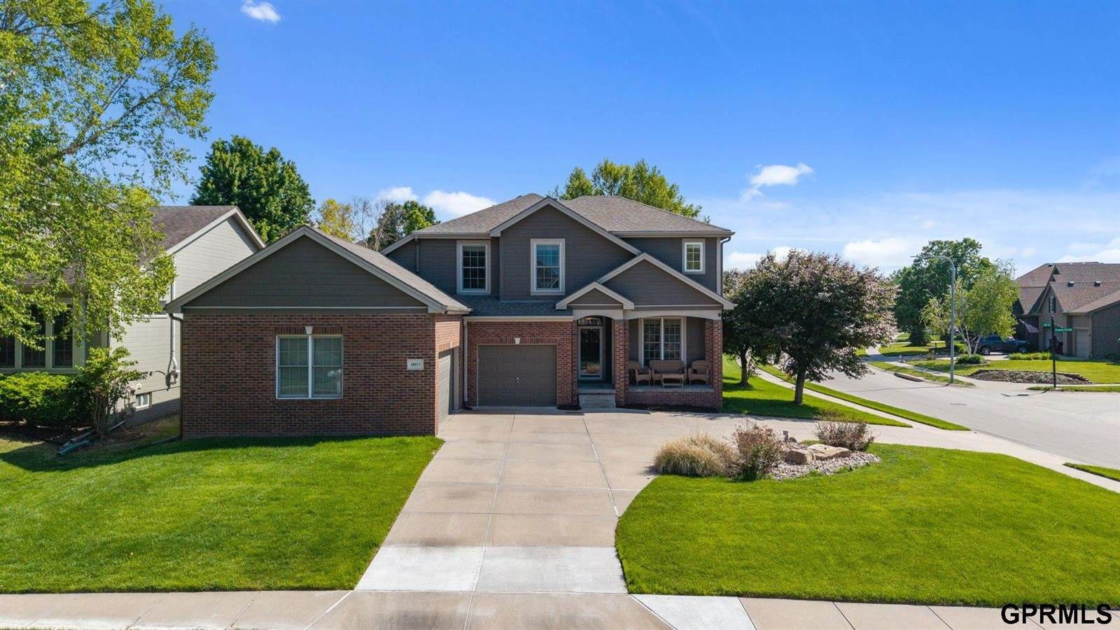 18025 Dewey Circle, Elkhorn, NE 68022