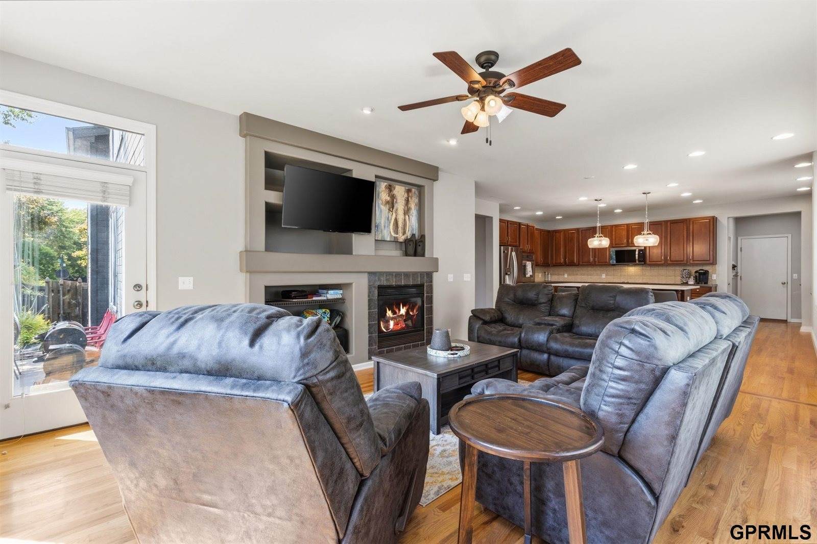 18025 Dewey Circle, Elkhorn, NE 68022